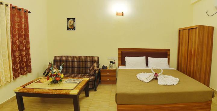 Grand Goa Exotica Hotel Guirim Bagian luar foto