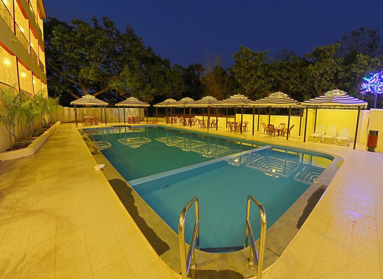 Grand Goa Exotica Hotel Guirim Bagian luar foto