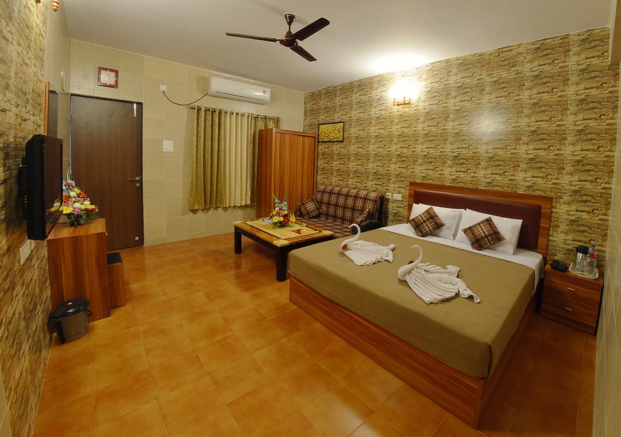 Grand Goa Exotica Hotel Guirim Bagian luar foto